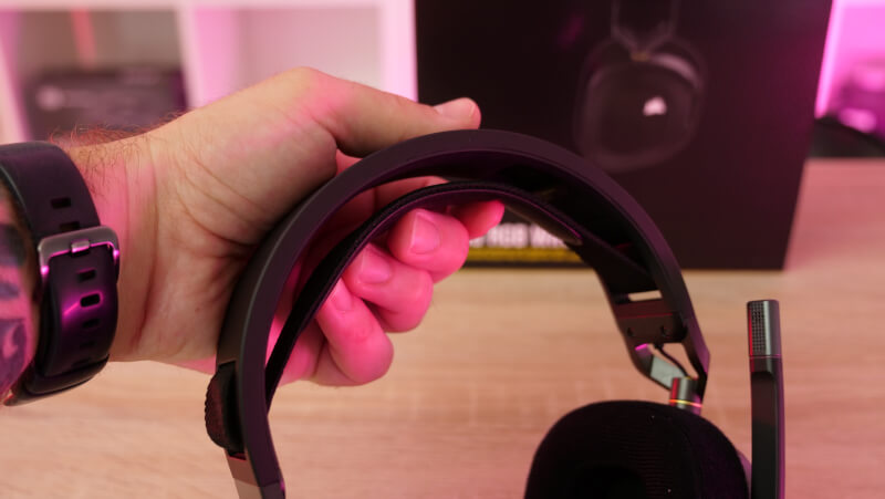Size maxed out wireless gaming headset HS80 RGB Corsair